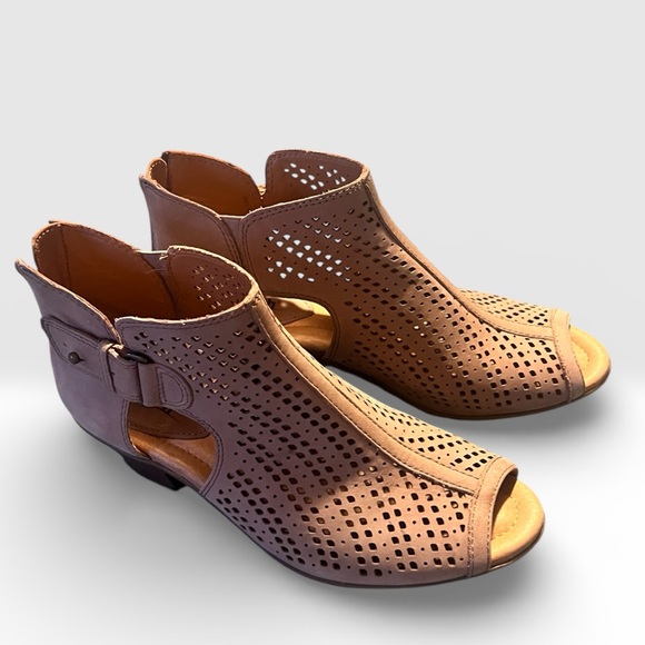 Earth Keri Taupe Peep-Toe Ankle Boots Size 7 - Picture 2 of 9